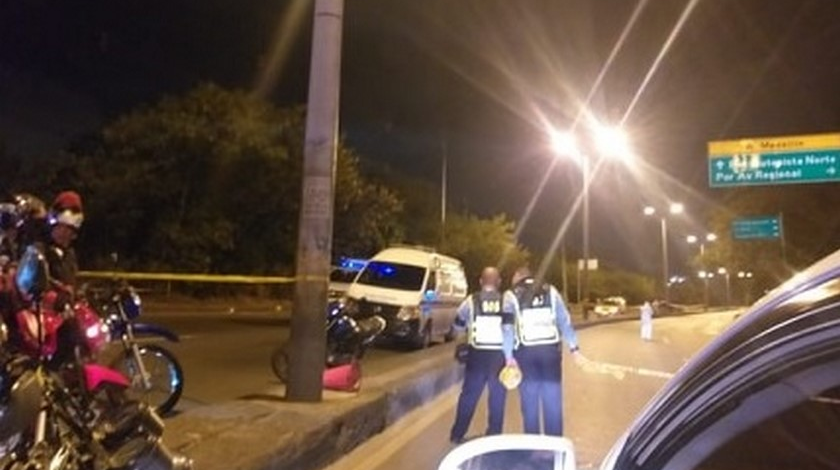 FOTO: Motociclista perdió la vida por la Feria de Ganados en medio de un accidente con un taxi