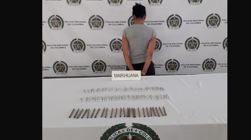 A esta ‘chama’ la cogieron en Centro de Medellín con varios 'armados' de marihuana 1 Capturada en el centro