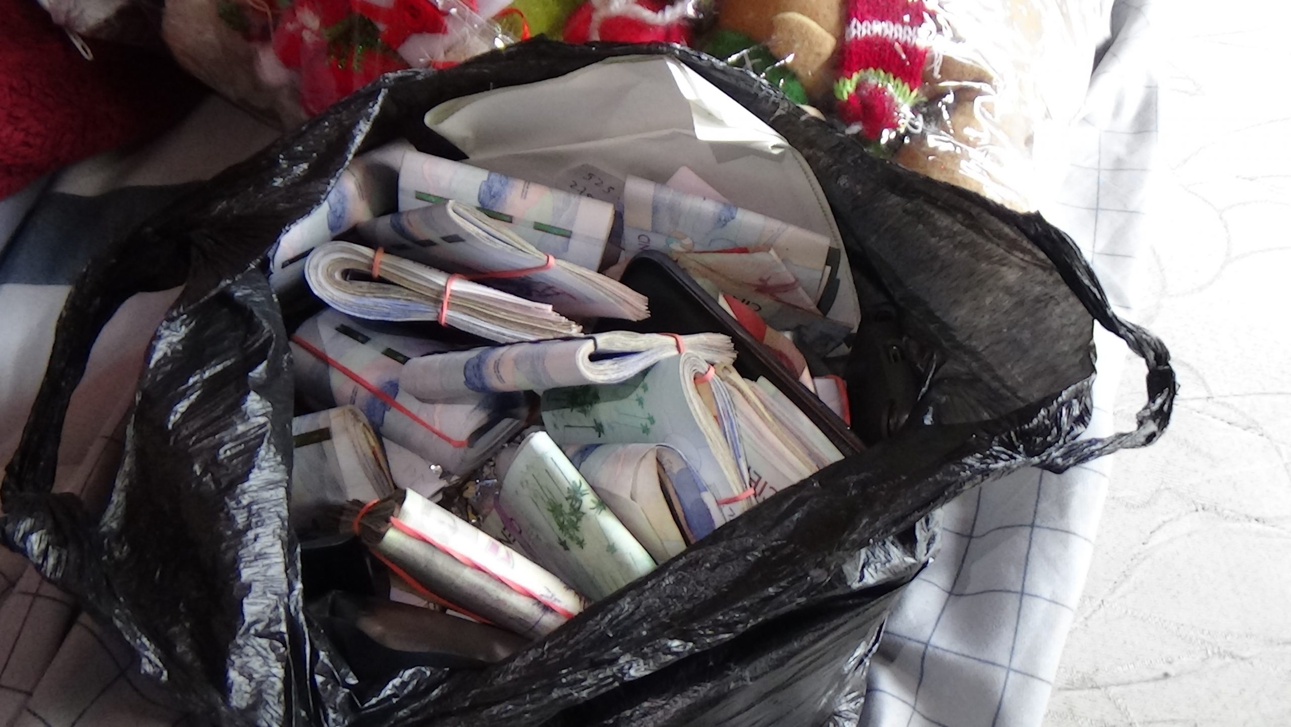 Fotos: ¡La llevaba en tarros de aceite! Incautados 55 kilos de marihuana y capturado un hombre con 386 cartuchos y dinero en efectivo 7 Capturado con 386 cartuchos y 45.977.000 1 scaled