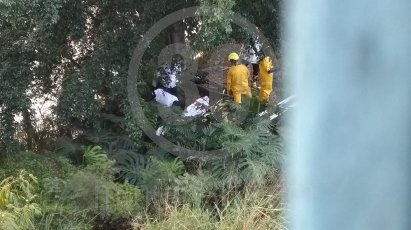 EN FOTOS Y VIDEO: “Dijo que se iba a matar y se tiró al río”, dicen los testigos de un presunto suicidio en el Río Medellín 2 MUERTO EN EL RIO MEDELLIN1 02 2020
