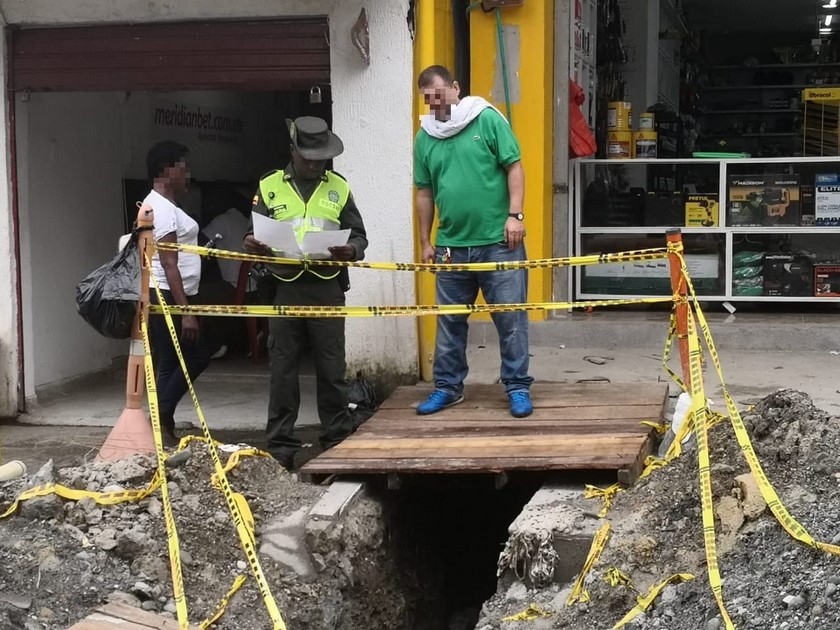 FOTOS: Sancionaron a varios ciudadanos que fueron 'pillados' tirando basura en plena vía pública de Quibdó 10 POR ARROJAR BASURAS APLICAMOS EL C%C3%93DIGO NACIONAL DE SEGURIDAD Y CONVIVEN...