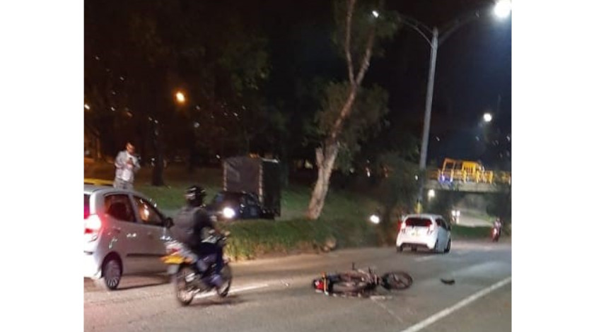 FOTO: Motociclista murió al estrellarse contra un poste a la altura de la Minorista