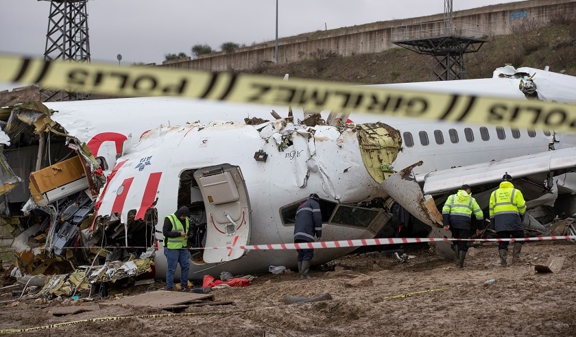 EN VIDEO. Tres muertos en el accidente de avión que se quebró en tres pedazos al aterrizar en Estambul