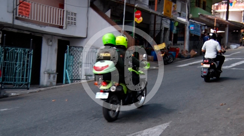 Lo BUSCABAN por homicidio agravado y lo ENCONTRARON en una calle de Castilla 1 calle barrio castilla de medellin policias operativos2