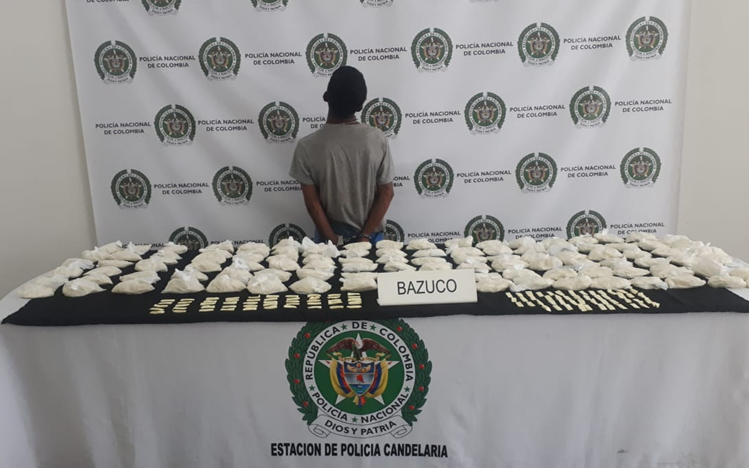 Fotos: ¡Por bolsas! Así cogieron a dos sujetos portando 224 dosis de marihuana y 2 kilos de bazuco en el barrio Zea y Estación Villa 2 captura 1