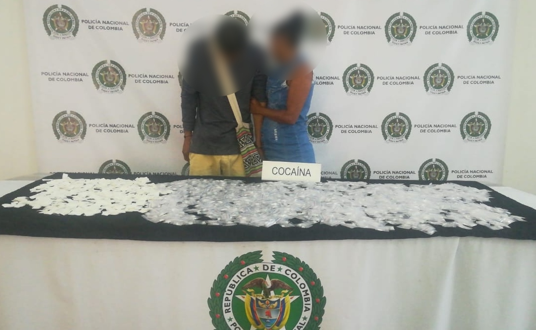 Foto: ¡En puras bolsitas! Así llevaban consigo 2080 dosis de base de coca cuando fueron capturados 2 captura taxi 2