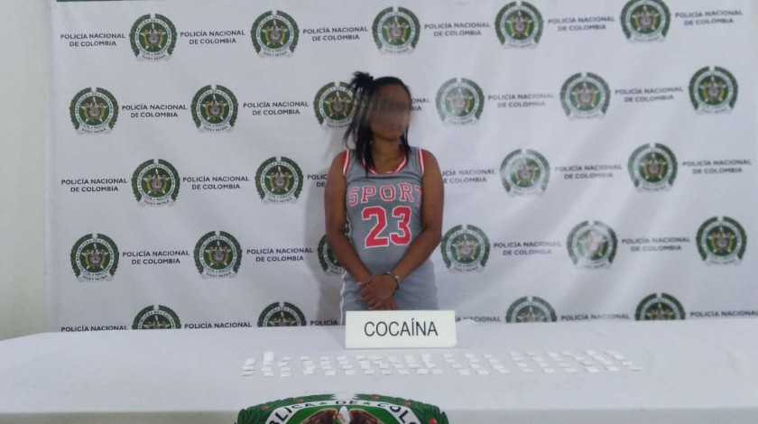 ¿Por qué tan nerviosa? Le pillaron el visaje y por ahí derecho la carga de coca que tenía en el bolso 1 capturada con cocaina en el centro