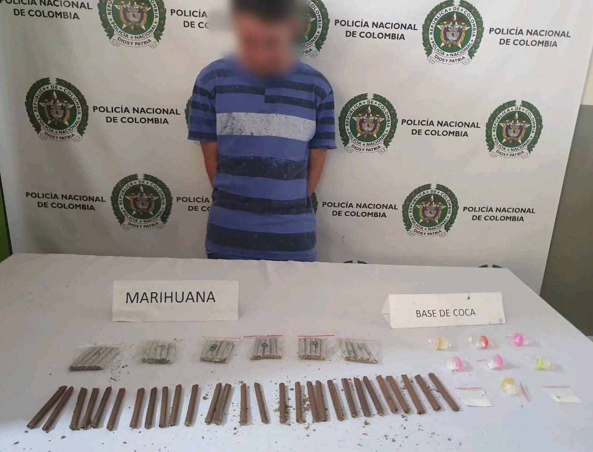 Fotos: ¡Pero que arsenal! Cogieron a dos personas en Belén y Copacabana con bazuco, marihuana y base de coca 3 capturado 2