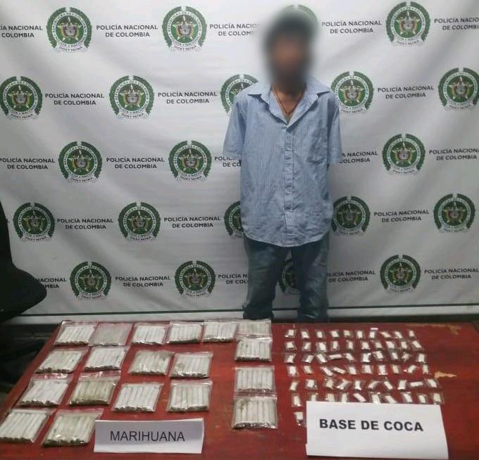 Fotos: ¡Pero que arsenal! Cogieron a dos personas en Belén y Copacabana con bazuco, marihuana y base de coca 2 capturado1
