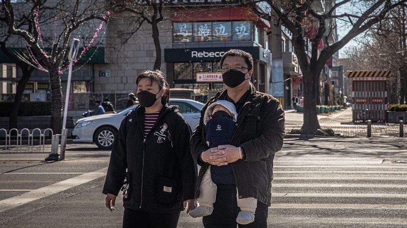 Los nuevos casos de coronavirus descienden en China