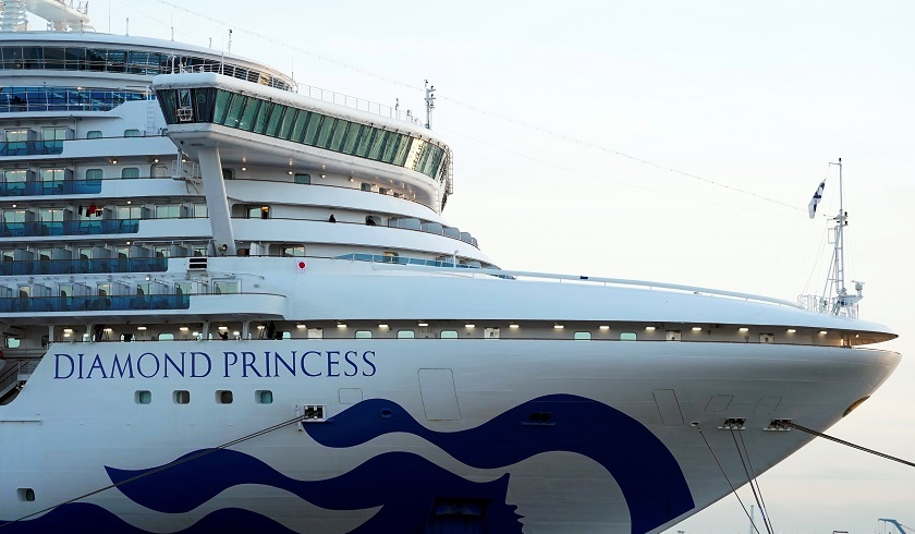 En el momento de decretarse la cuarentena había a bordo del Diamond Princess unos 1.200 pasajeros japoneses y en torno 2.500 de otras 56 nacionalidades, de acuerdo con datos del Ministerio de Sanidad. EFE/EPA/FRANCK ROBICHON/Archivo