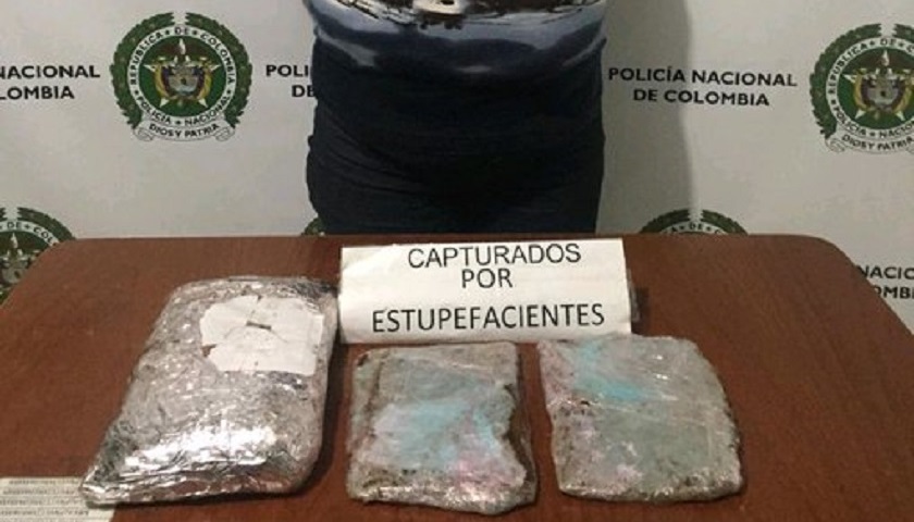 La cogieron en Hatillo con una maleta llena de una sustancia similar a la marihuana 1 mujer droga hatillo