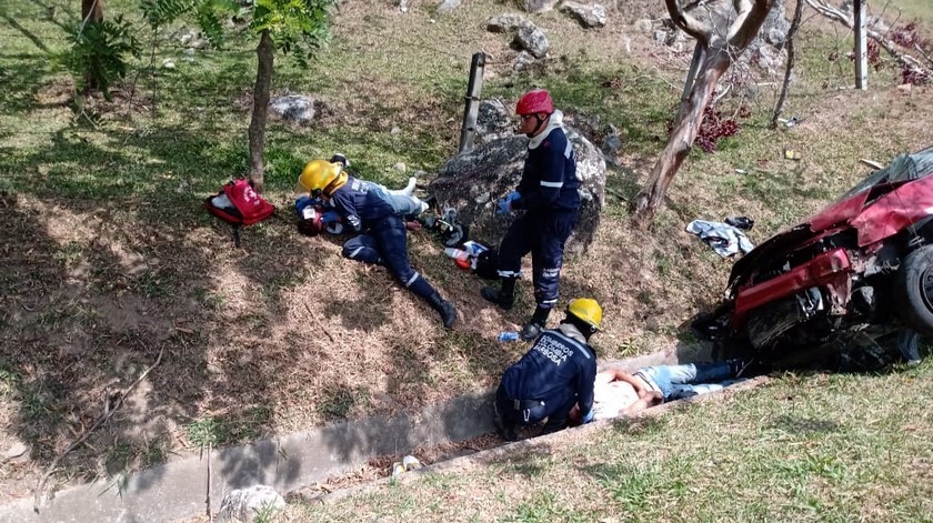 Fotos: Cinco personas heridas tras  fuerte accidente de tránsito en la vía Hatillo, Bello