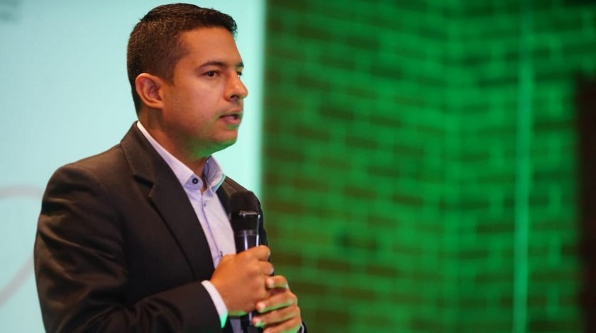 Julián Vásquez fue nombrado en propiedad como el gerente del IDEA