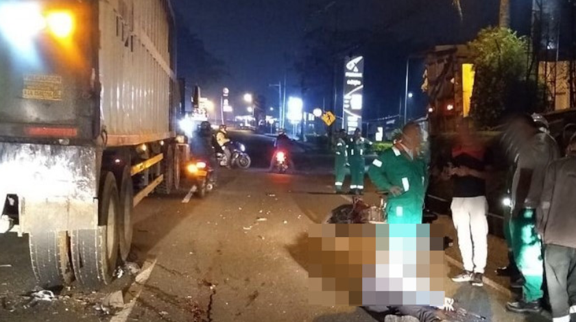 EN FOTOS: ¡Terrible! Un motociclista murió en la variante a Caldas en un accidente con un camión