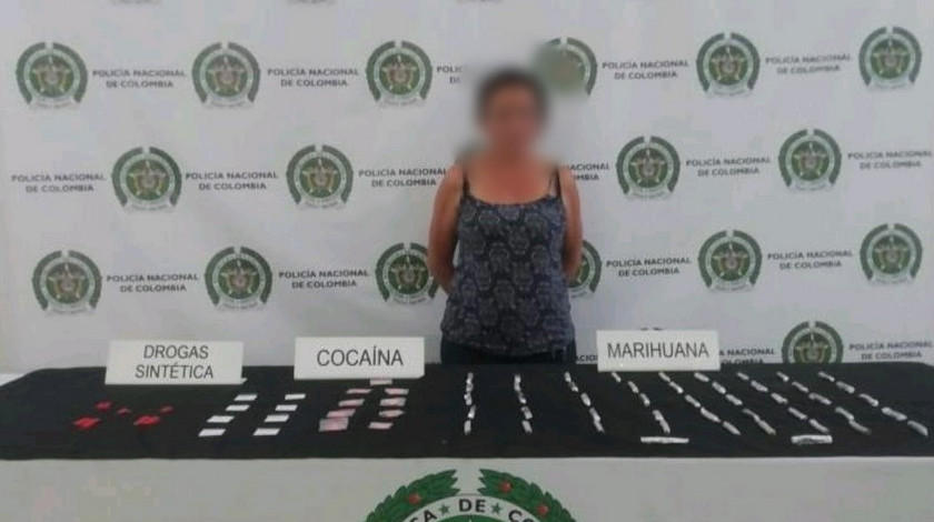 FOTO: En una requisa descubrieron a una mujer en el centro de Medellín con decenas de dosis de droga 1 Capturada con droga centro de Medellin