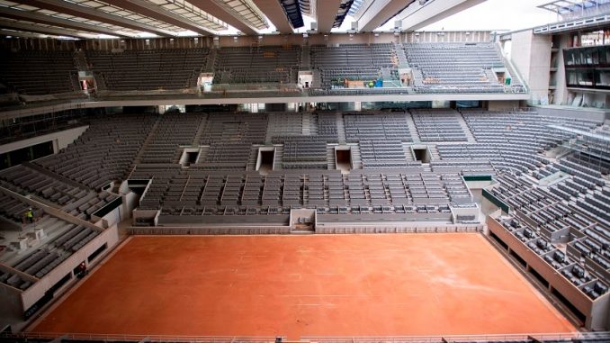 New roof of Philippe Chatrier tennis court in Paris