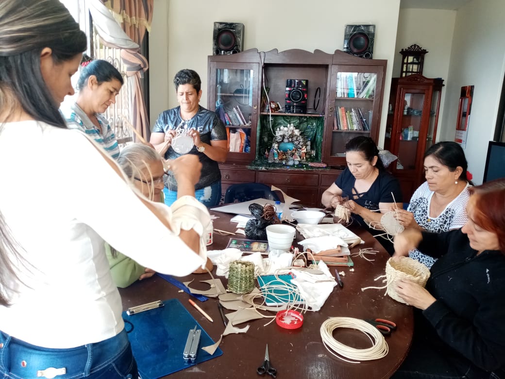 En fotos: Con la formación de 18 campesinas en procesos agroindustriales, Medellín fortalece su apoyo a la mujer rural 2 alcaldia1