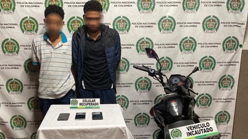 En foto: ¡Descarados! Querían huir en contravía pero fueron capturados luego de haber robado varios celulares en El Poblado 1 captura el poblado 1