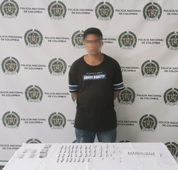 En foto: ¡Qué merca! Lo agarraron con 73 cigarrillos de marihuana en el barrio Espíritu Santo, del municipio de Bello 2 capturado bello