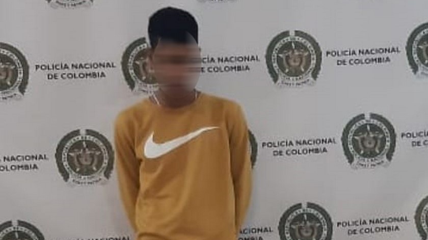 En foto: ¡Camuflada en un bolso! Así tenía la arma que le decomisaron a este hombre de nacionalidad Venezolana 1 capturado medellin 1