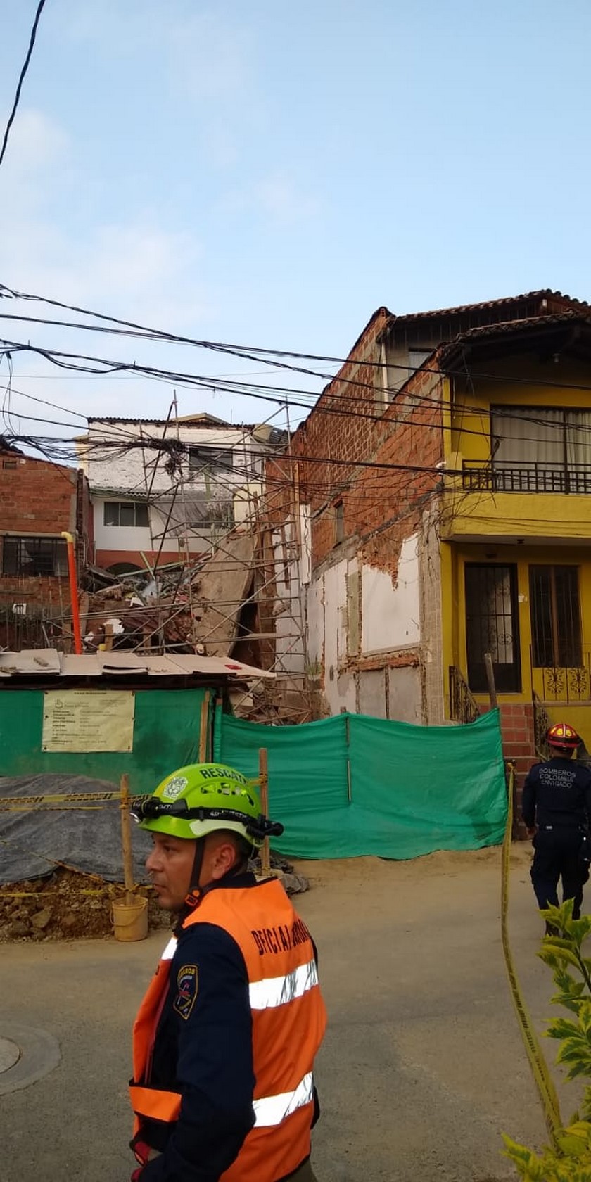 EN FOTOS: Emergencia por colapso en dos viviendas del barrio El Trianón de Envigado 4 colapso de viviendas en envigado 2