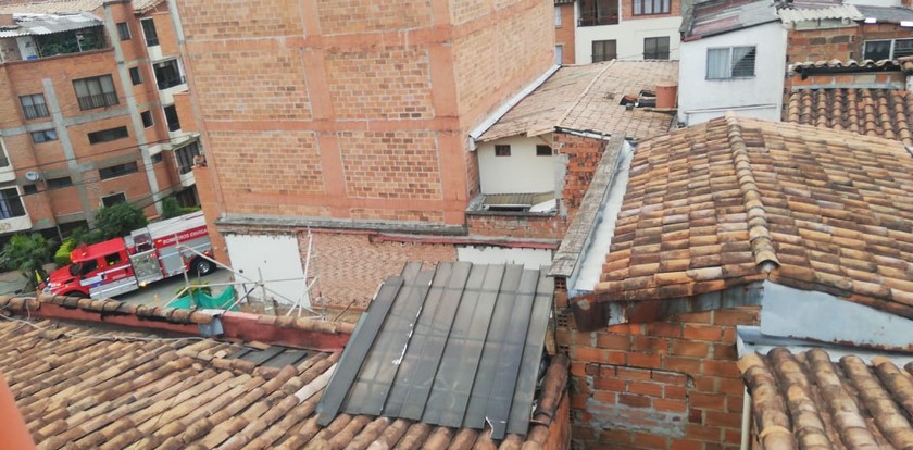 EN FOTOS: Emergencia por colapso en dos viviendas del barrio El Trianón de Envigado 6 colapso de viviendas en envigado 6