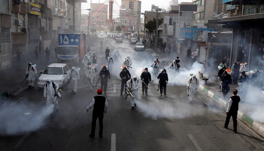 El Ejército iraní toma medidas para “despejar de gente las tiendas, calles y carreteras” del país para contener el brote de coronavirus