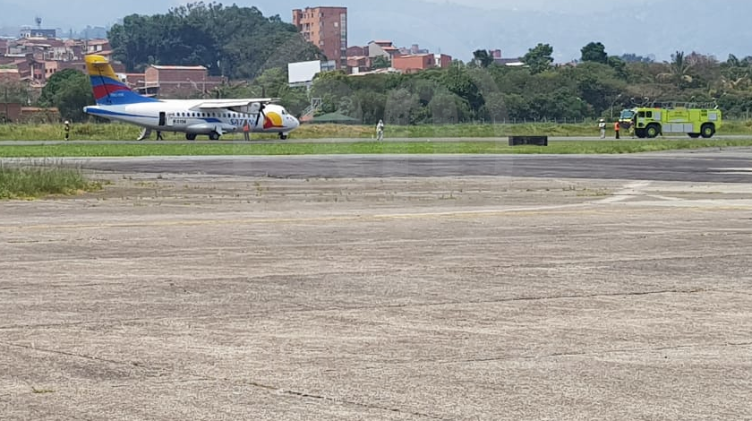 Se le prendió un motor a un avión que estaba aterrizando en el Olaya