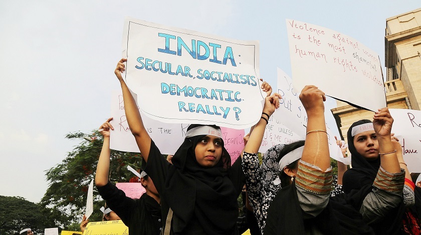 En medio de celebraciones fueron ahorcados los 4 responsables de una brutal violación en India