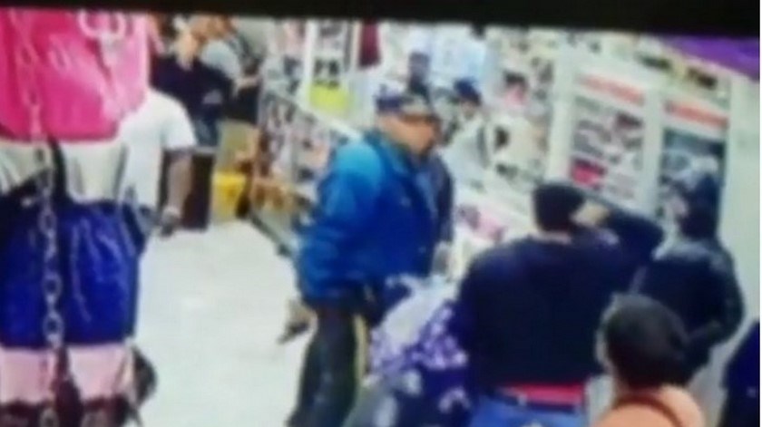 VIDEO: a cuchillo mataron a lustrabotas en un centro comercial de Bogotá 1 lustrabotasbogot%C3%A1