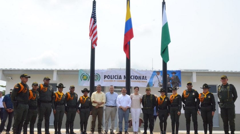 Fotos y video: Policía Nacional inaugura subestación en el corregimiento de Jardín de Tamaná en Cáceres, Antioquia