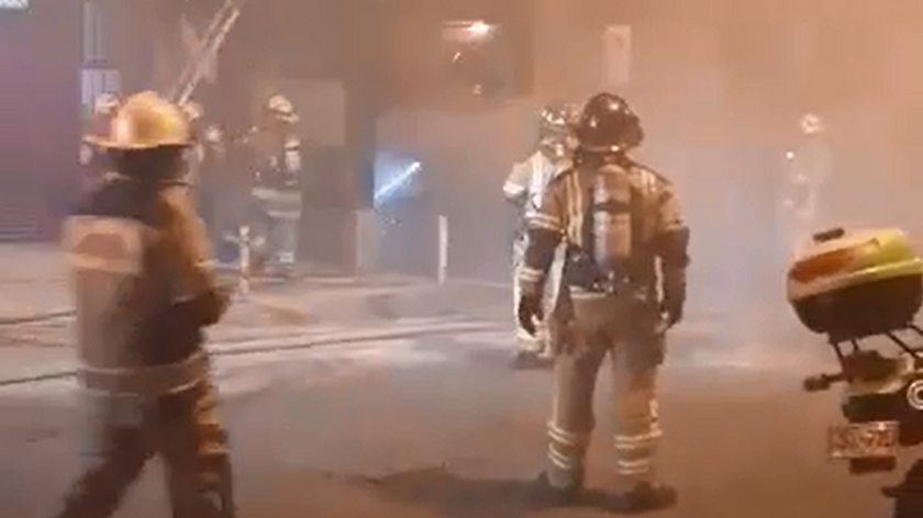Video: Bomberos atendieron un incendio en un local por Bélen Fátima