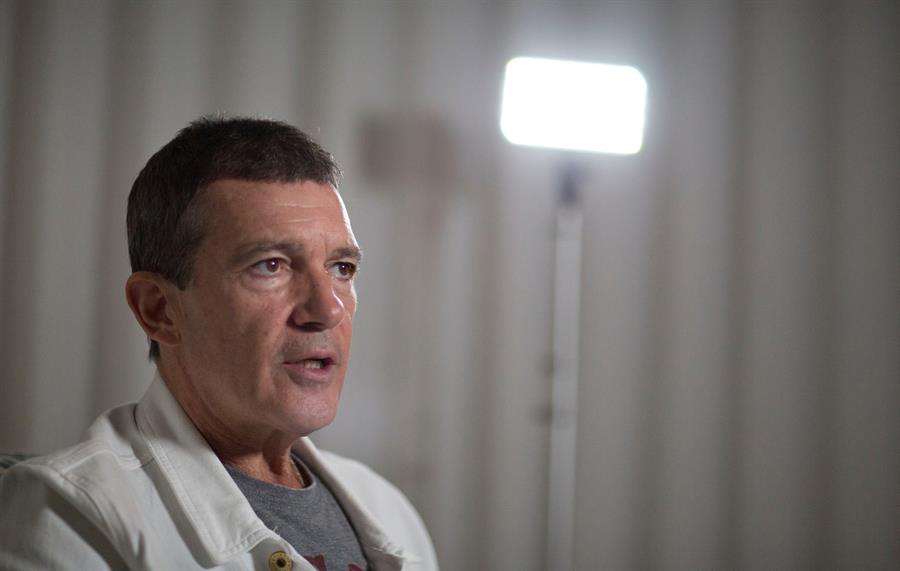 Antonio Banderas anuncia que está en cuarentena al dar positivo por COVID-19