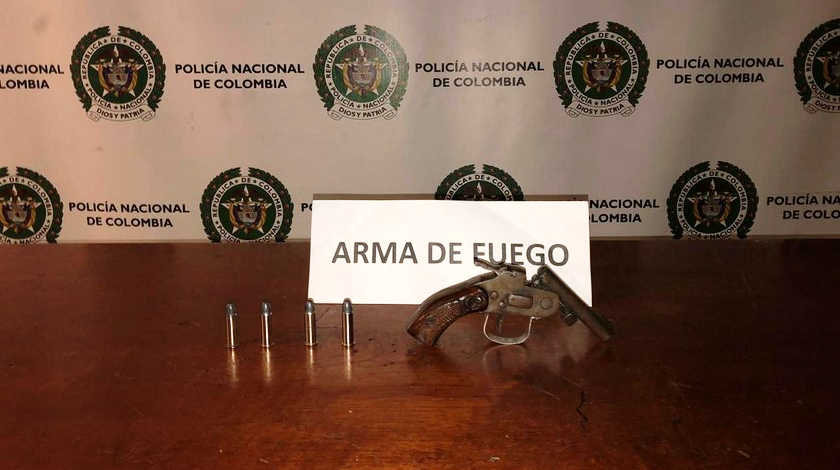 FOTOS: Con un revólver artesanal cargado cogieron a un joven de 20 años en el sector de Loreto 3 Arma de fuego artesanal incautada a un joven en Loreto
