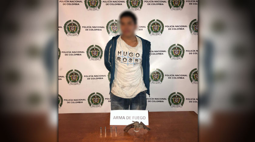 FOTOS: Con un revólver artesanal cargado cogieron a un joven de 20 años en el sector de Loreto 2 Arma de fuego artesanal incautada a un joven en Loreto1