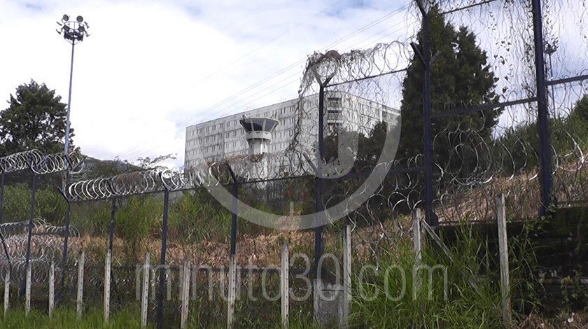 ¡Muy loca! Una abuela fue enviada a la cárcel por apuñalar a su ex en Medellín