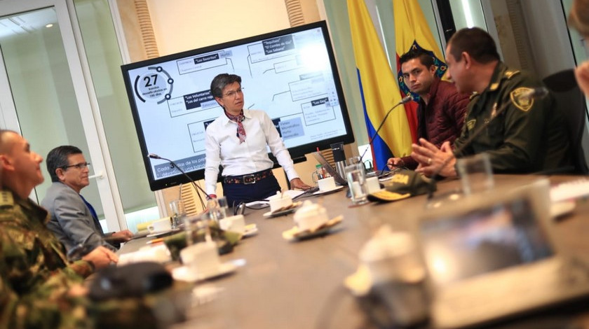 ¿Les sonará? Alcaldesa de Bogotá propuso que congresistas donen su salario para atender alerta por coronavirus 1 Claudia Lopez alcaldesa de Bogota junto a la Policia Metropolitana de la capital