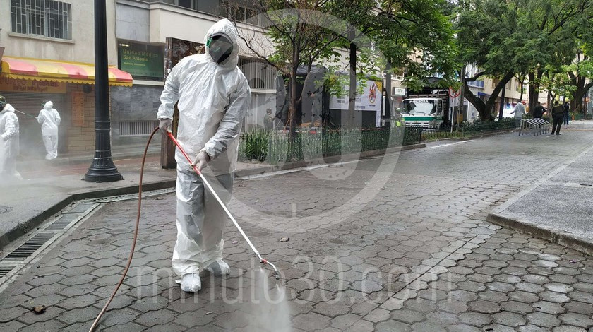 Autoridades confirmaron 4 casos positivos de Covid-19 en tres estaciones de policía de Medellín