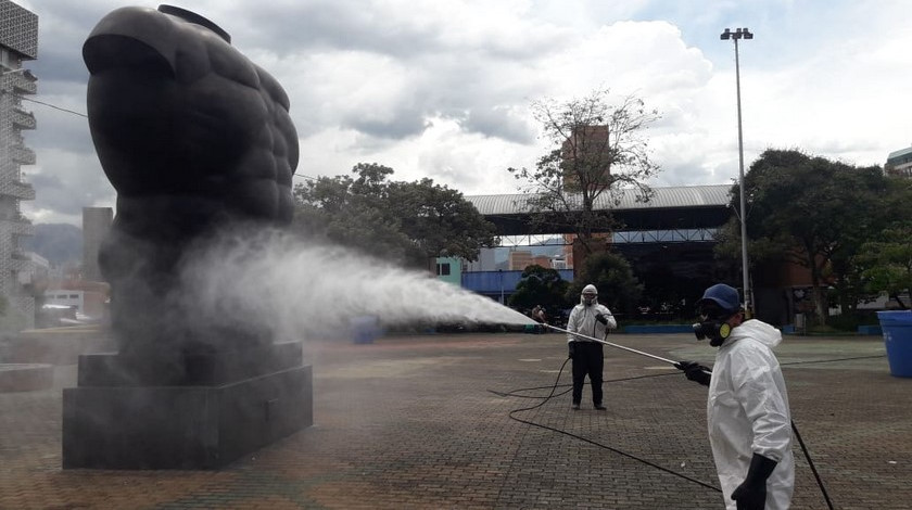 EN FOTOS: ¡Buena esa! Autoridades reforzaron jornadas de limpieza y desinfección en el centro de Medellín