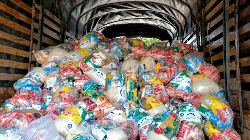 No aceptaremos sobreprecios en mercados para familias vulnerables, a responsables tiene que caerles la ley: Duque