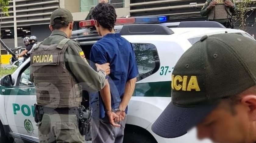 Por andar en la calle como si nada en plena cuarentena en varias ocasiones, capturaron a un sujeto en Castilla 1 Policia captura sujeto barrio