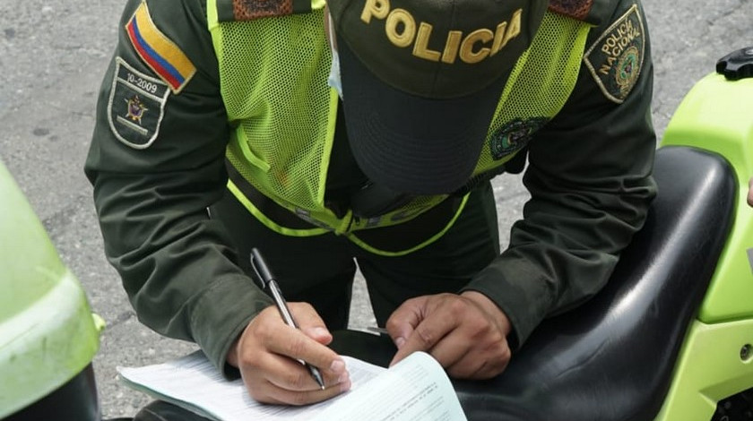 Capturaron a sujeto en Robledo que insultó al policía que lo multó por andar en la calle incumpliendo la cuarentena 1 cuarentena comparendos