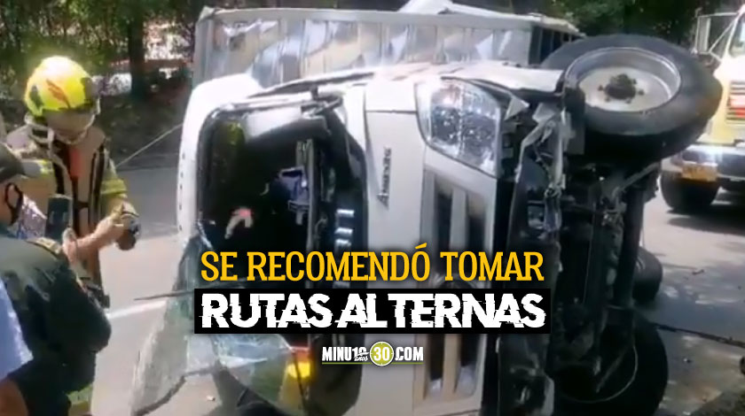 VIDEO: ¡Qué totazo! Dos heridos dejó volcamiento de 2 vehículos en plena Avenida Regional, a la altura del INEM