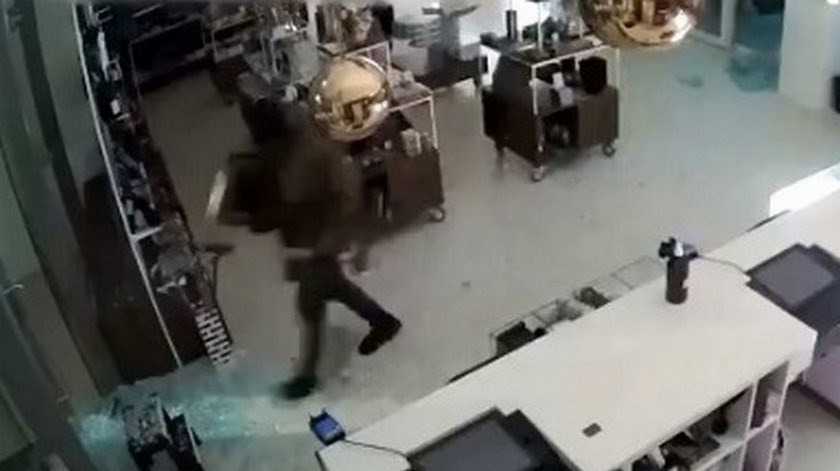 VIDEO: Así actuó el sujeto que se robó la pintura de Vicent Van Gogh en museo holandés