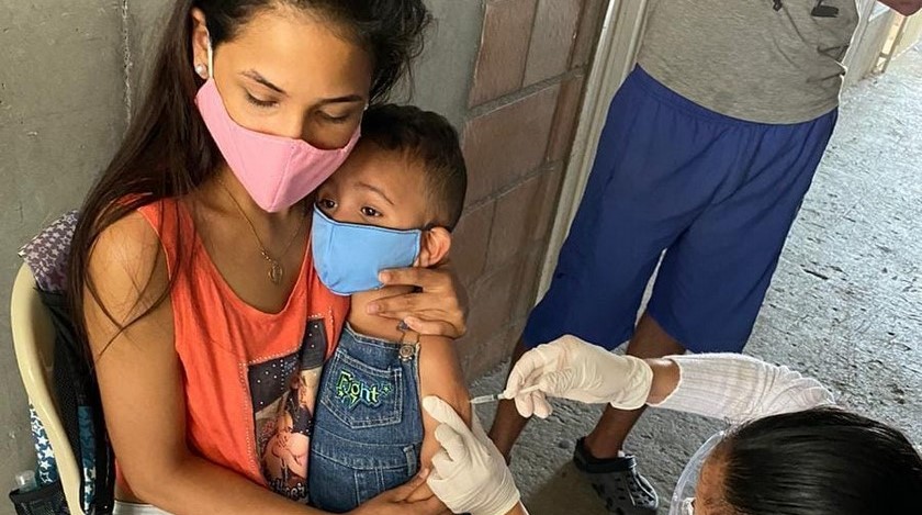 En fotos: En la Semana de Vacunación, Alcaldía de Medellín habilita 100 puntos para acceder a las vacunas de manera gratuita