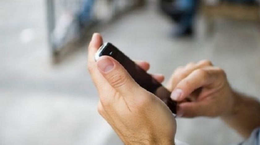Ladrón se robó de un raponazo un celular aprovechando la soledad en el Parque Berrío, pero lo agarraron 1 robo de celular Copiar