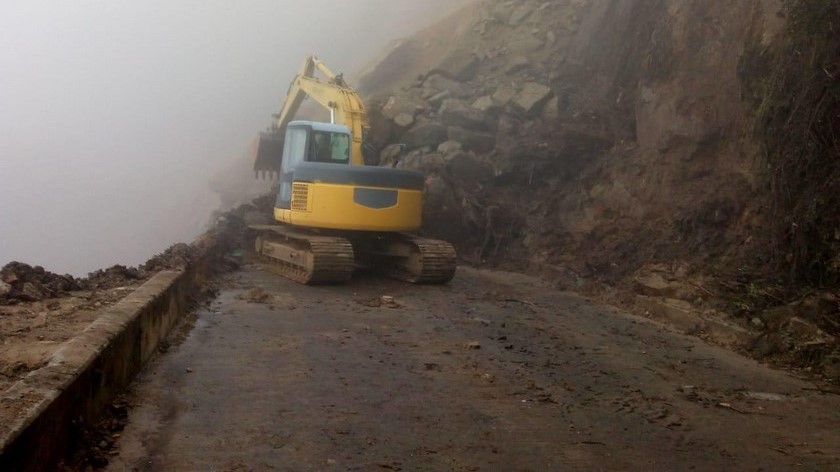 En fotos: Por condiciones climáticas, la vía Sonsón- Nariño, en el sector de La Quiebra no ha podido ser reabierta
