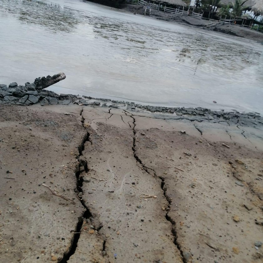 FOTOS: Alertan aparición de grietas en talud del volcán de lodo del municipio de Arboletes 3 Grietas volcan de lodo del municipio de Arboletes 2