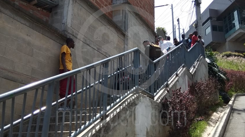 MUJER HALLADA SIN VIDA EN LA COMUNA 8 (7)